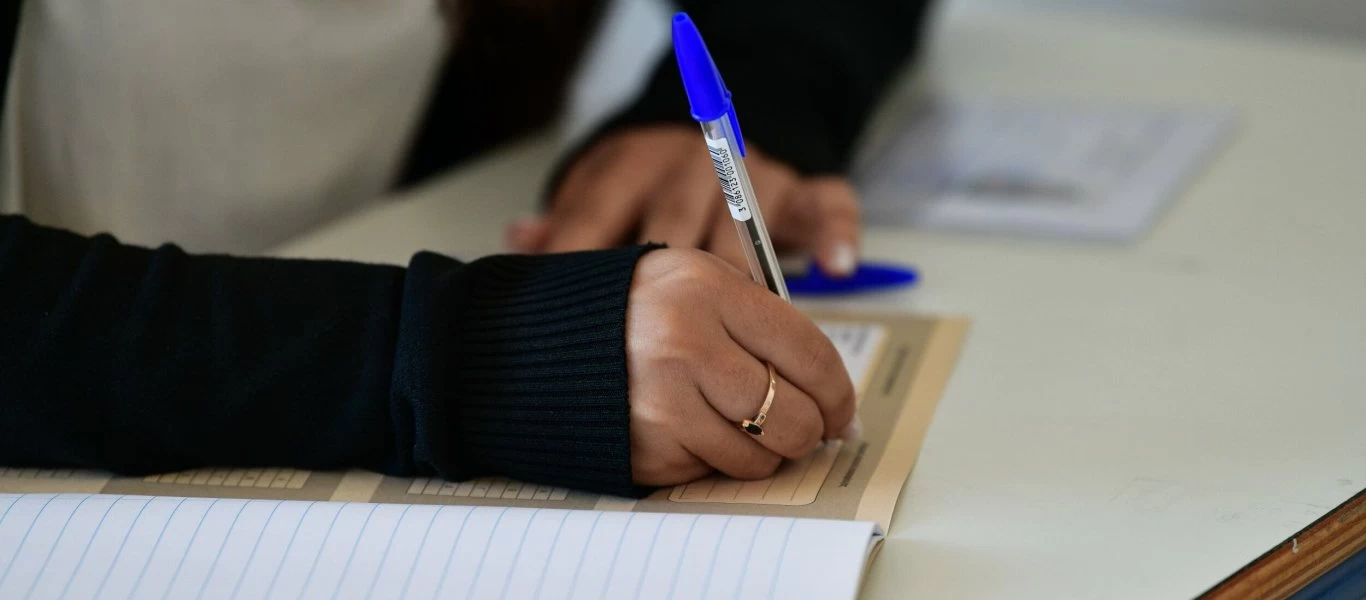Πανελλαδικές 2021: Οι αλλαγές που φέρνει η Ελάχιστη Βάση Εισαγωγής - Σε ποια τμήματα θα μείνουν κενές θέσεις